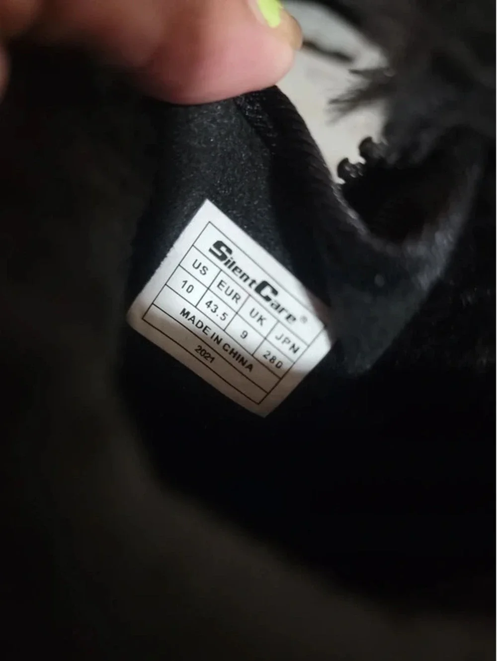 Mens size 10 snow boots